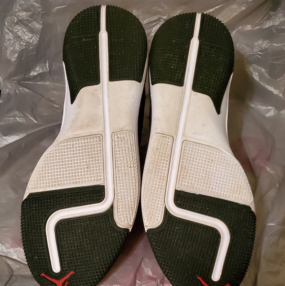 Air Jordan Sneakers - Picture 4 of 5